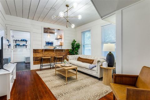 1409 W Allen Avenue Fort Worth TX 76110