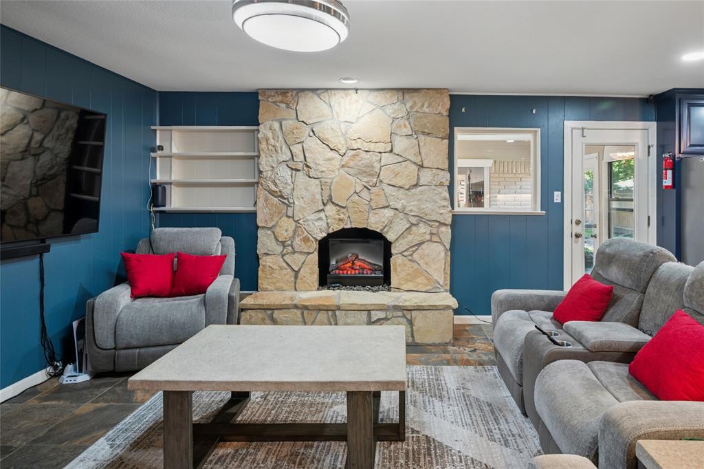 1001 Livingston Drive