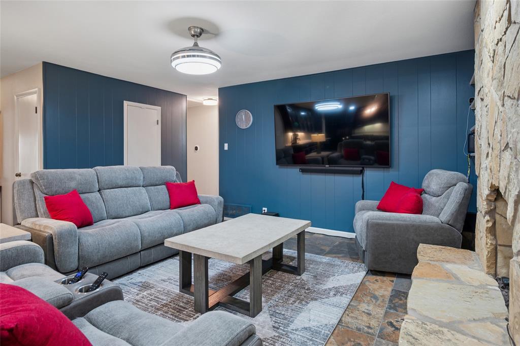 1001 Livingston Drive