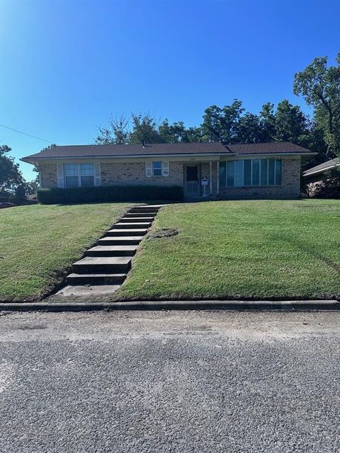 1700 W Belden Street Sherman TX 75092
