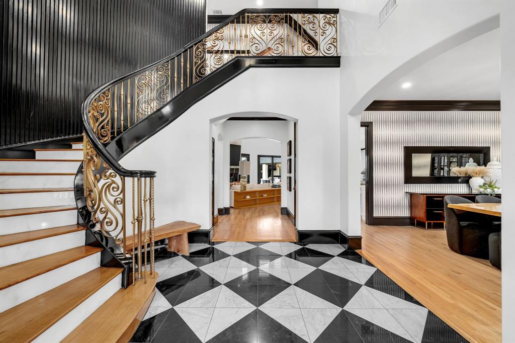 2600 Lakeview Court