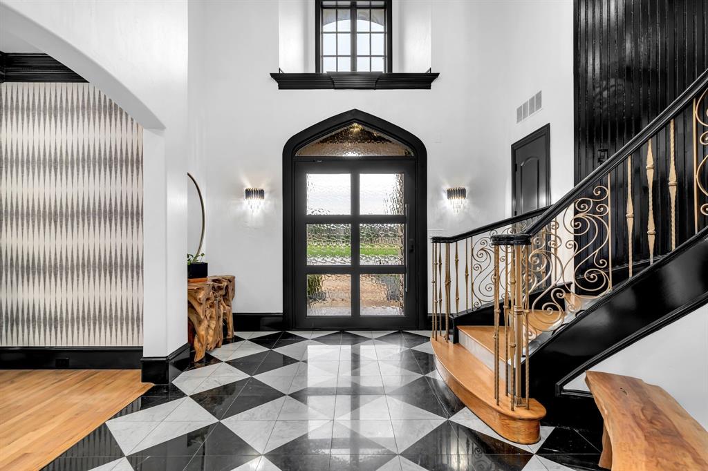 2600 Lakeview Court
