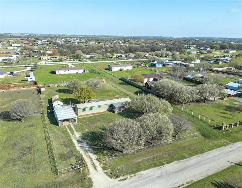 Photo of 11205 Pikes Peak Dr, Venus, TX 76084 (MLS # 21189991)