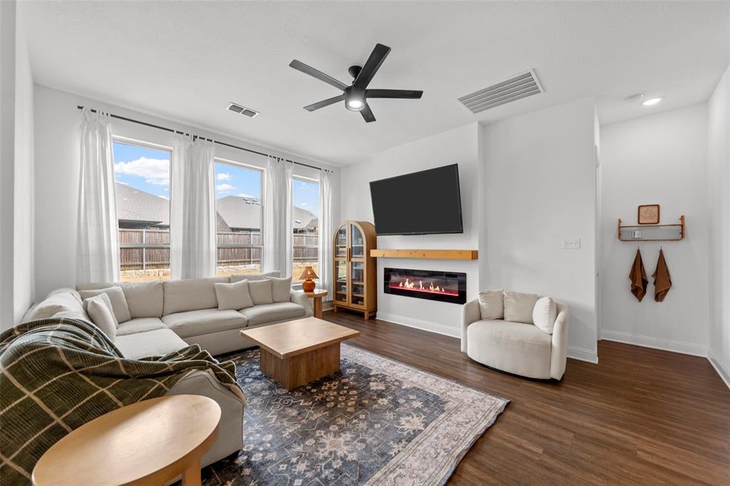 1501 White Water Way
