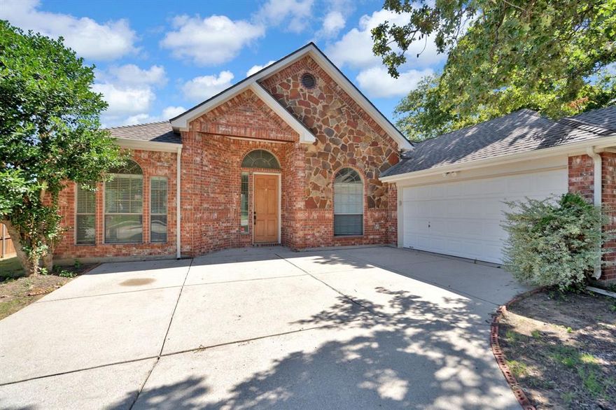 This 4-bedroom home is tucked away on a quiet, tree-shaded lot in Corinth. Perfectly situated just a couple of miles off I-35E, you’ll enjoy easy access to shopping, dining, and entertainment, plus Downtown Denton is only 10 minutes away. Love the outdoors? Lake Lewisville is just minutes from your door, offering trails, fishing, paddle boarding, boating, and more.
Step inside to a bright, open layout with vaulted ceilings, abundant natural light, and custom touches like art niches and raised tray ceilings. The front entry opens to a spacious living and dining area, ideal for gatherings. The kitchen is a home chef’s dream with granite countertops, ample storage, a gas cooktop, double oven, pantry, breakfast bar, and dining nook—seamlessly flowing into the family room.
The family room features tall ceilings and a cozy corner gas fireplace with a wood mantle. The primary suite is a true retreat, complete with a sitting area overlooking the backyard, two walk-in closets, and a spa-like bath with dual vanities, a jetted garden tub, and a separate shower.
Flexible living continues with the 4th bedroom, perfect as a home office, playroom, or gym. Outdoors, enjoy a covered patio and deck that overlook a fully fenced backyard—ideal for relaxing or entertaining.