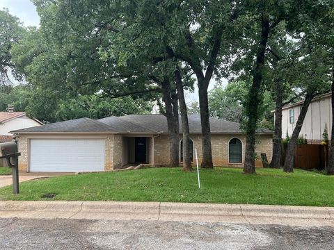 5805 Trail Crest Drive Arlington TX 76017