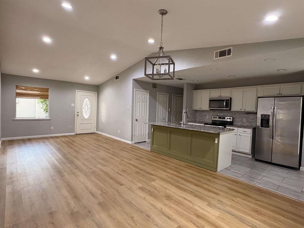 1400 Meadowcrest Drive