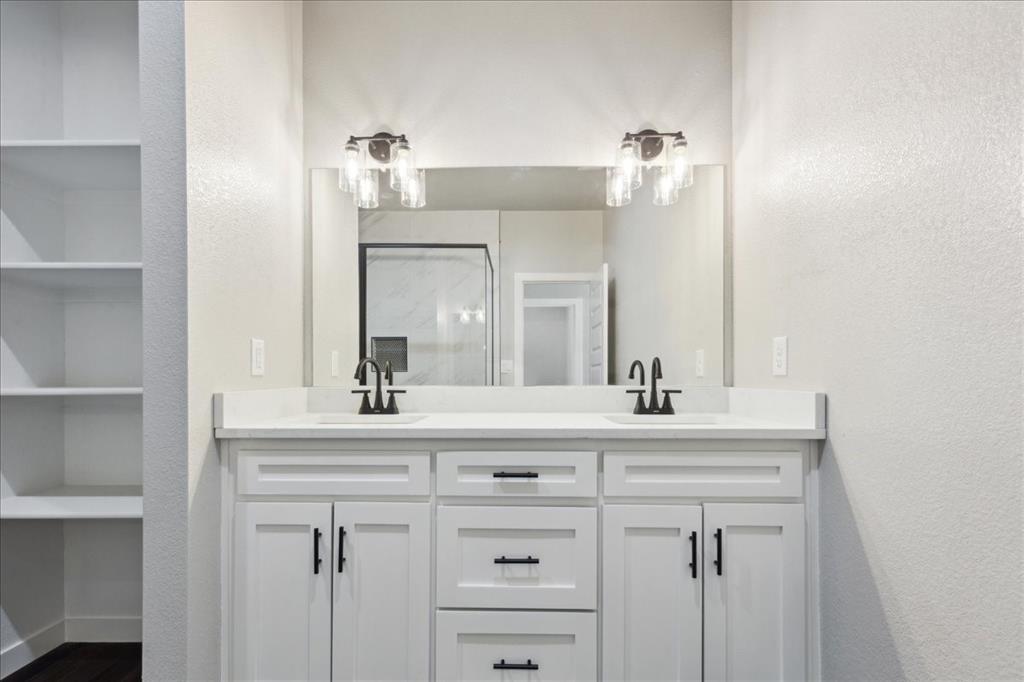 HUTCHINS ACREAGE - Residential