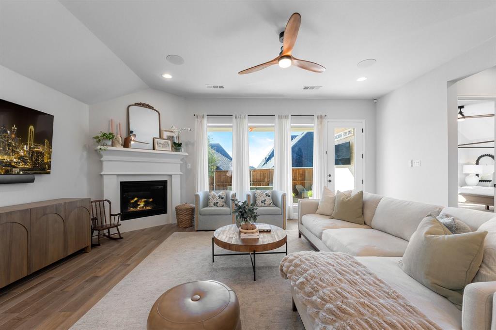 Mustang Lakes Ph Six - Residential