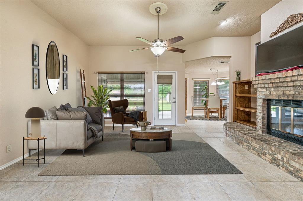 3912 Country Lane