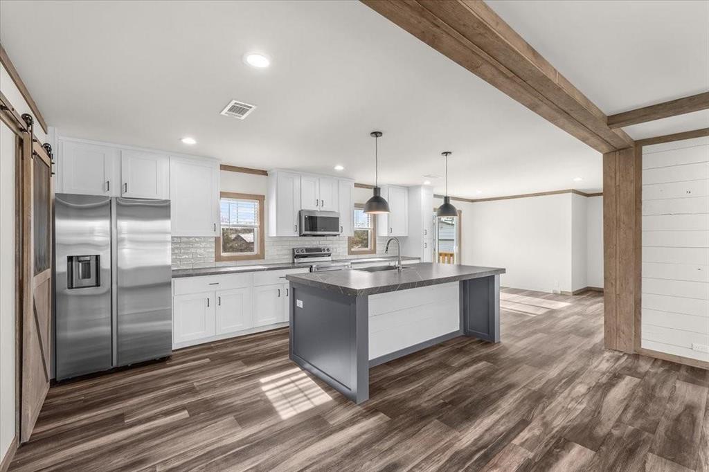 152 Private Road 3647