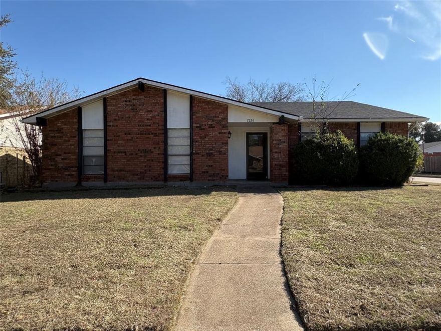 Large 4 bedroom home located close to schools & shopping. 2 Living areas, 2 Dining areas, fenced yard, fireplace.