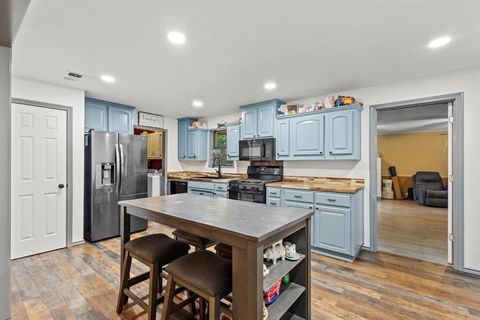 Photo of 201 S Caney Street, Dodd City, TX 75438 (MLS # 21187790)