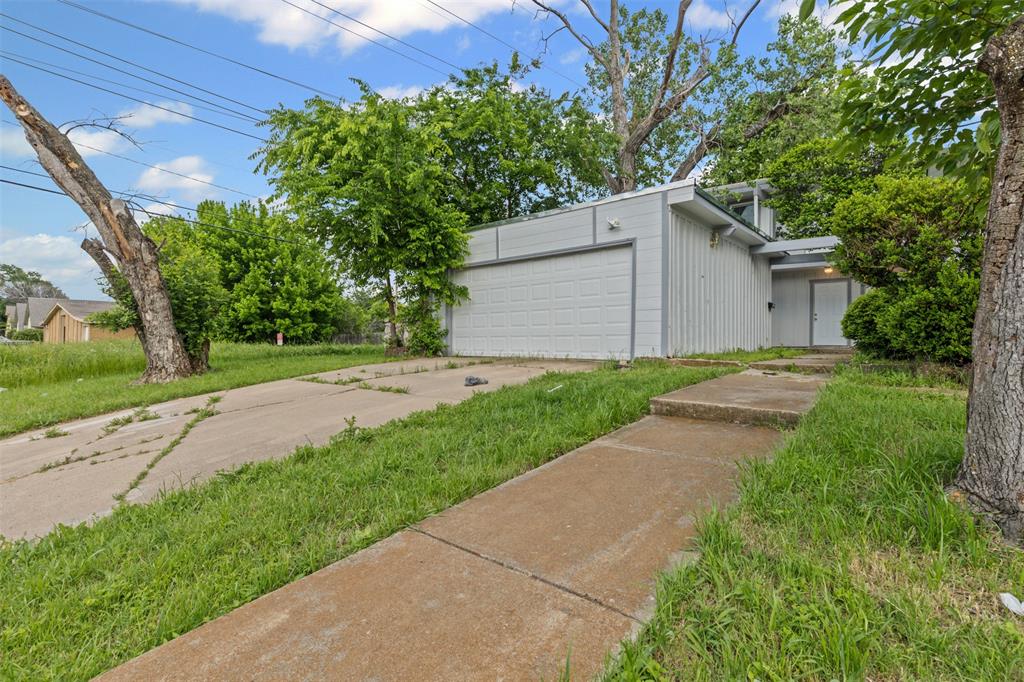 6315 Walraven Circle