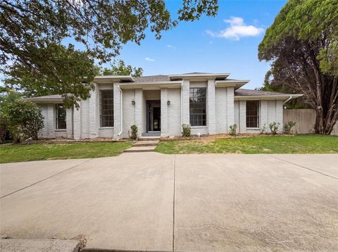 Photo of 2005 N Arbor Rose Drive, Grand Prairie, TX 75050 (MLS # 21301258)