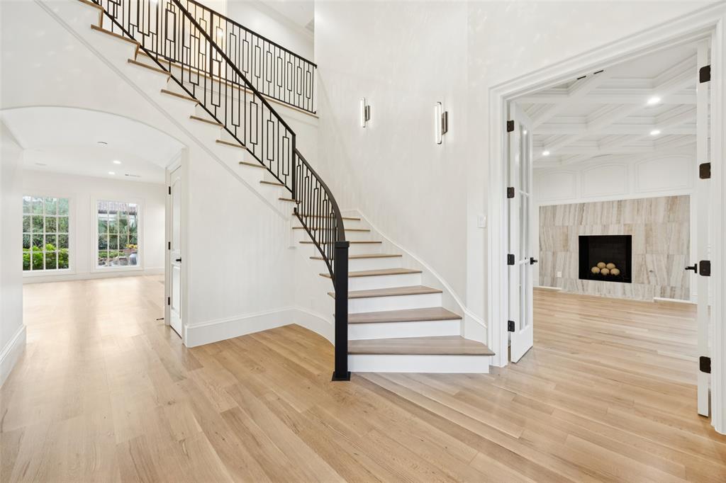 2000 White Wing Cove