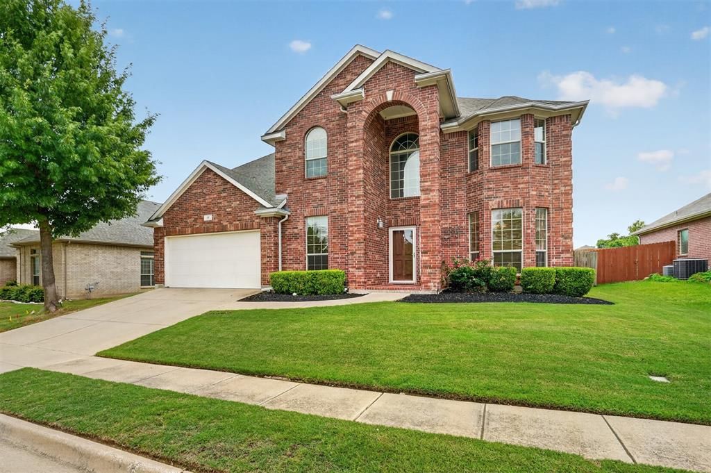 Photo of 17 Tallwood Lane, Edgecliff Village, TX 76134 (MLS # 21259700)