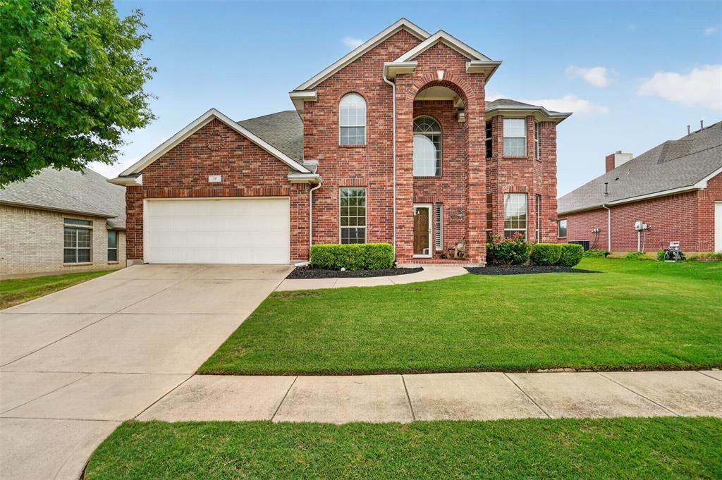Photo of 17 Tallwood Lane, Edgecliff Village, TX 76134 (MLS # 21259700)
