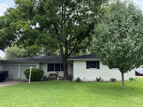 Single Family Residence in Waco TX 2137 Hermanson Drive.jpg