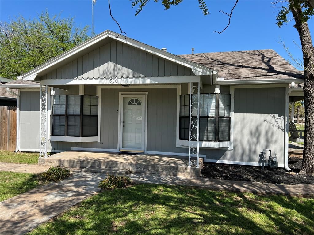 Photo of 300 W 4th Street, Springtown, TX 76082 (MLS # 21248774)