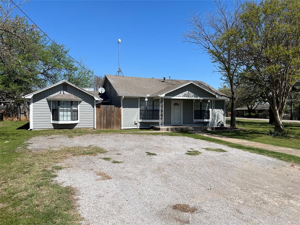 Photo of 300 W 4th Street, Springtown, TX 76082 (MLS # 21248774)