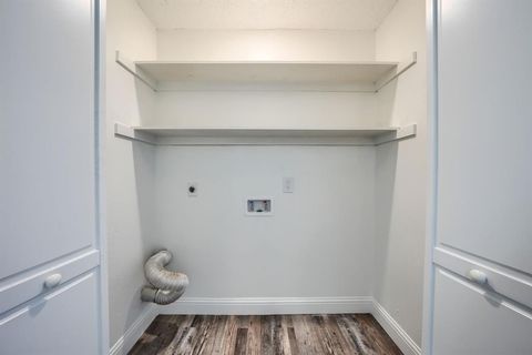 Tiny photo for 557 Trailcrest Drive, Garland, TX 75043 (MLS # 21045881)