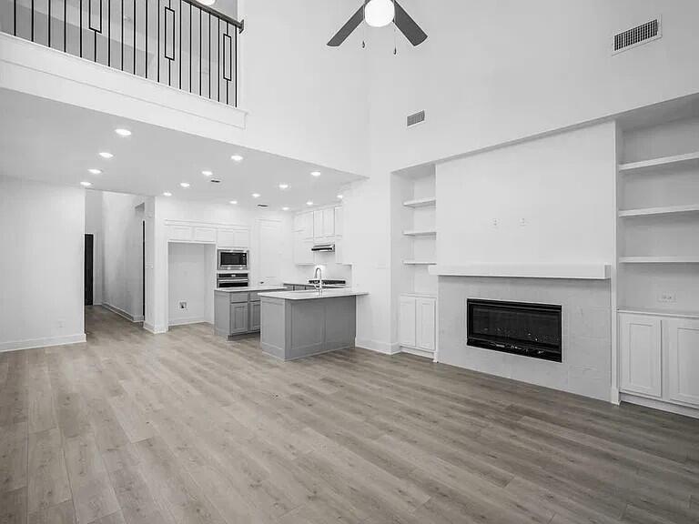3512 Cloverleaf Lane