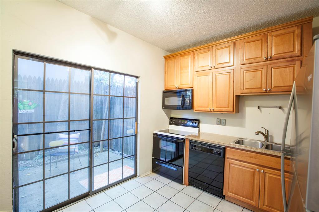 Dallas, Texas 75235, United States, 2 Bedrooms Bedrooms, ,2 BathroomsBathrooms,Residential,Active,215987