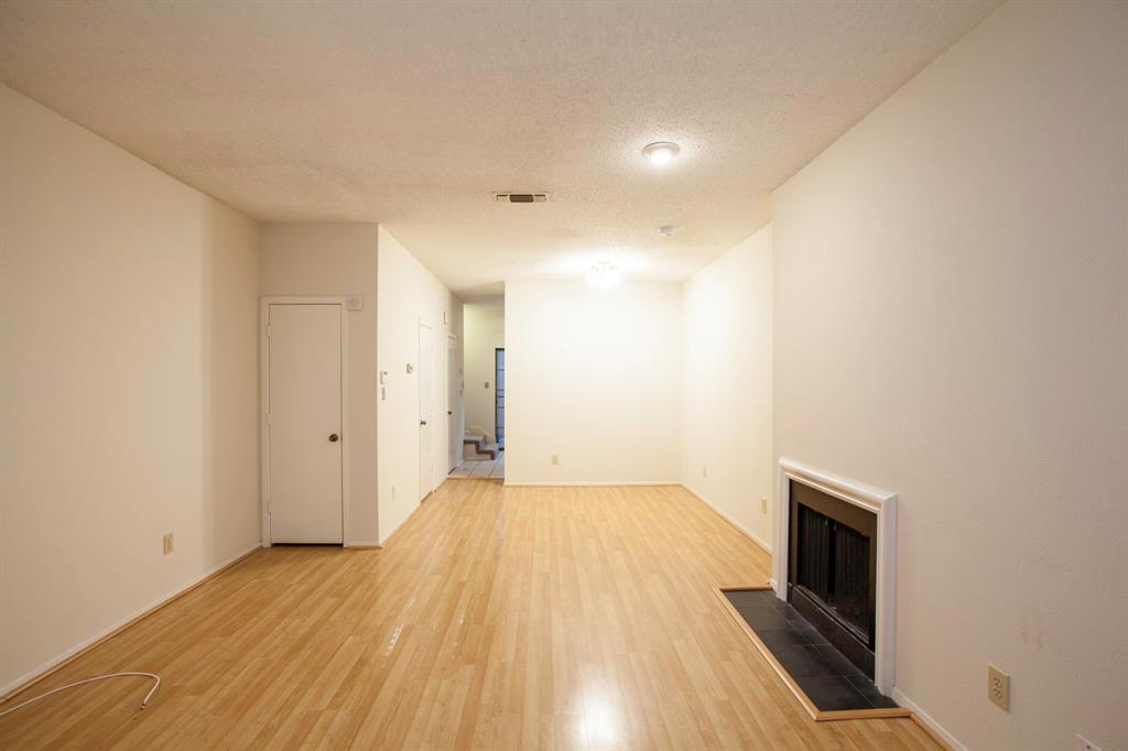 Dallas, Texas 75235, United States, 2 Bedrooms Bedrooms, ,2 BathroomsBathrooms,Residential,Active,215987