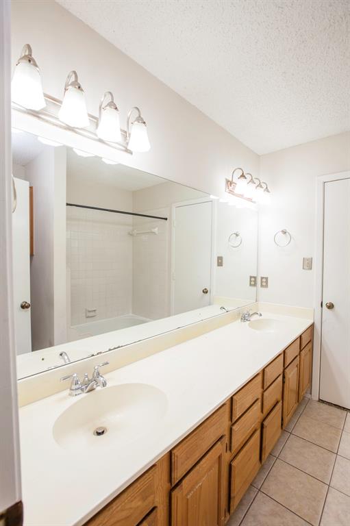 Dallas, Texas 75235, United States, 2 Bedrooms Bedrooms, ,2 BathroomsBathrooms,Residential,Active,215987