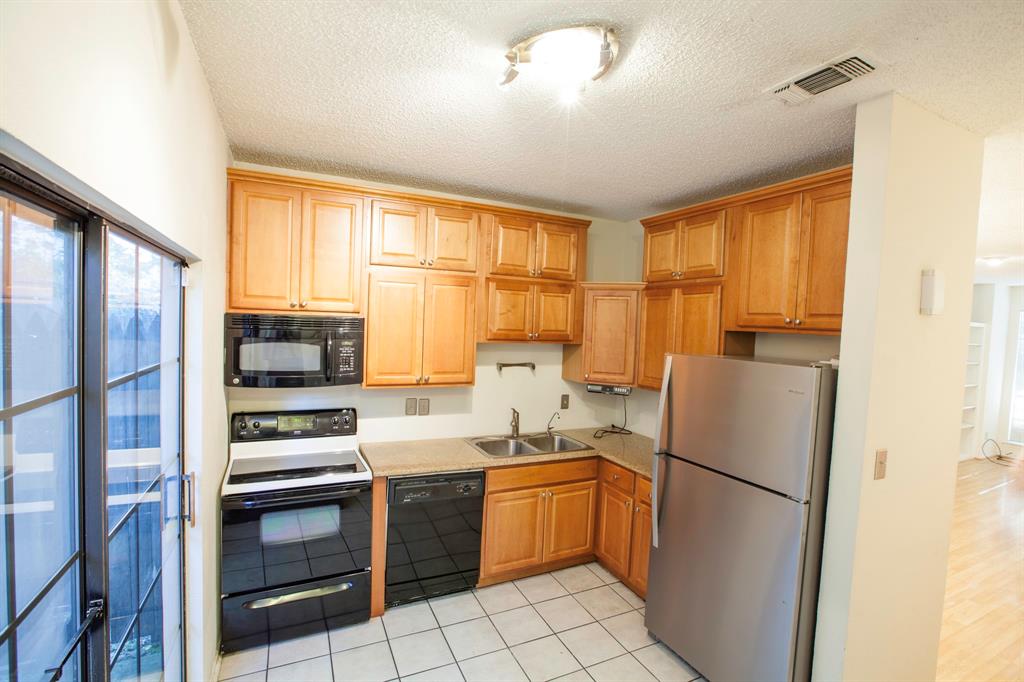 Dallas, Texas 75235, United States, 2 Bedrooms Bedrooms, ,2 BathroomsBathrooms,Residential,Active,215987