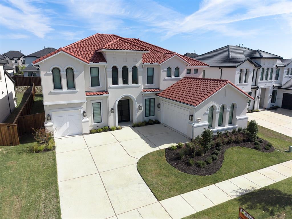 10694 Hollydale Lane