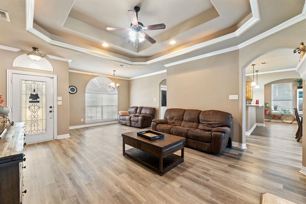 809 Andi Way