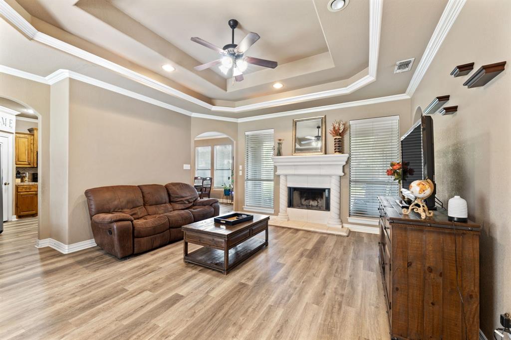 809 Andi Way