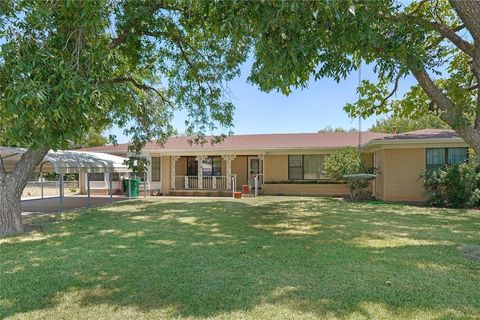 A home in Jacksboro