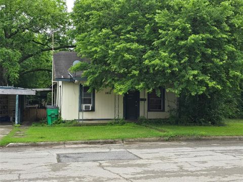 Photo of 1406 E Garnett Street, Gainesville, TX 76240 (MLS # 21249175)