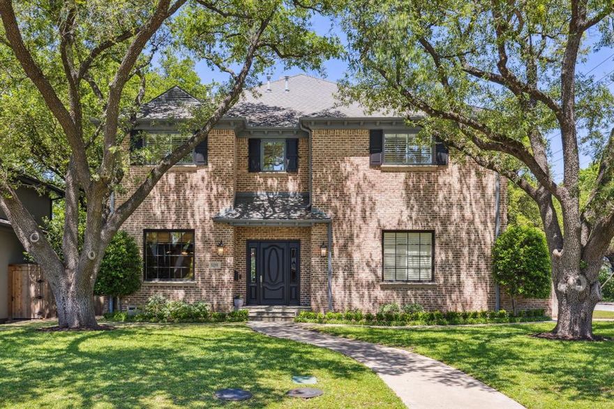 Nestled in a prime location opposite Preston Hollow Park, this classic 4-bed, 4.5-bath home offers a harmonious blend of comfort and convenience. A refined office with built-in bookshelves welcomes productivity, while abundant natural light and a cozy fireplace set the tone in the living room. The updated kitchen is a chef's delight with stainless steel appliances, gas cooktop, and double ovens, alongside a generous breakfast nook. Wood floors flow throughout, lending warmth and character. Upstairs, a versatile den awaits, and the primary suite boasts a fireplace, a sprawling 14 x 19 walk-in closet, and dual vanities. With two utility rooms and a three-car garage, functionality is paramount. Step outside to a large tranquil backyard retreat with a built-in grill, all on a coveted corner lot in the fairway of Preston Hollow. Don't miss out on seeing this one of a kind home!