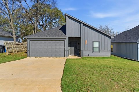 Photo of 425 E Munson Street, Denison, TX 75021 (MLS # 21157921)