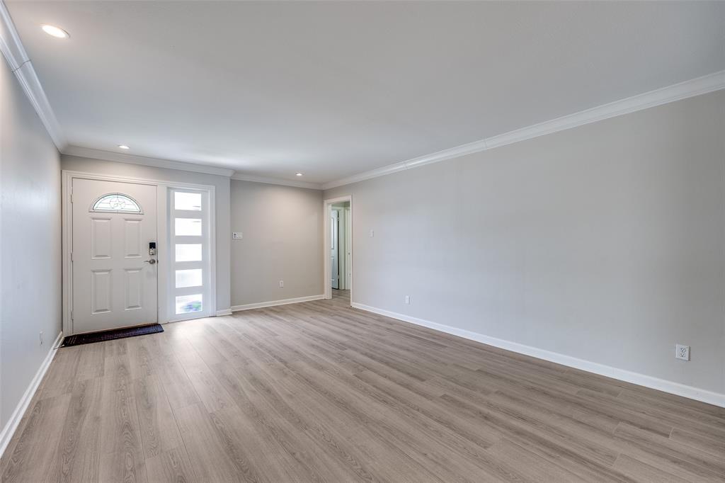 1215 Cloverdale Drive