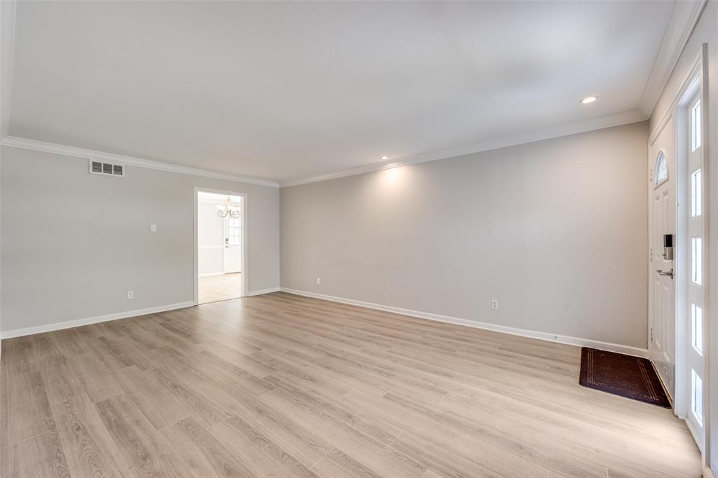 1215 Cloverdale Drive