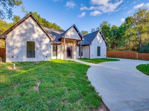 Tiny photo for 404 Luzon Street, Tool, TX 75143 (MLS # 21099798)