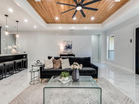 Tiny photo for 404 Luzon Street, Tool, TX 75143 (MLS # 21099798)