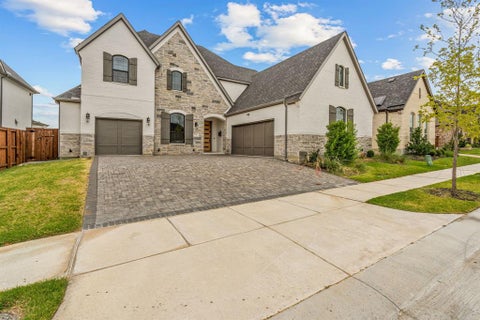 Photo of 1721 Clem Castle Drive, Carrollton, TX 75010 (MLS # 21385234)