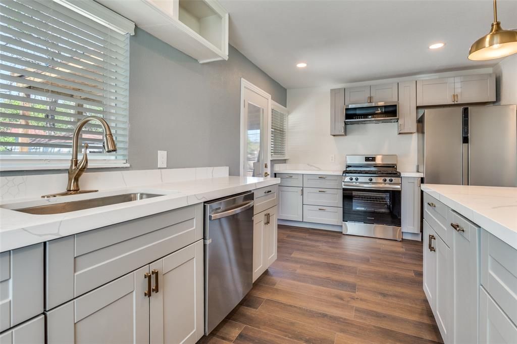 Photo of 711 Winston Street, Dallas, TX 75208 (MLS # 21239739)