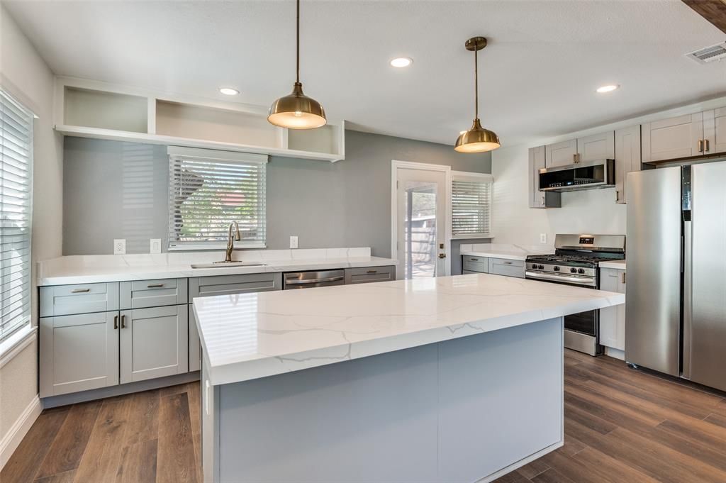 Photo of 711 Winston Street, Dallas, TX 75208 (MLS # 21239739)