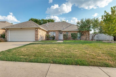 6700 Greenleaf Drive North Richland Hills TX 76182