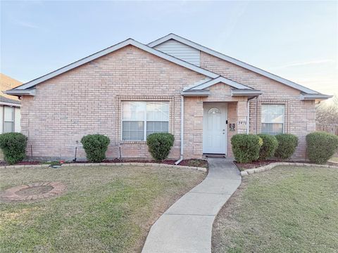 Photo of 1436 Stella Drive, Lewisville, TX 75067 (MLS # 21146208)
