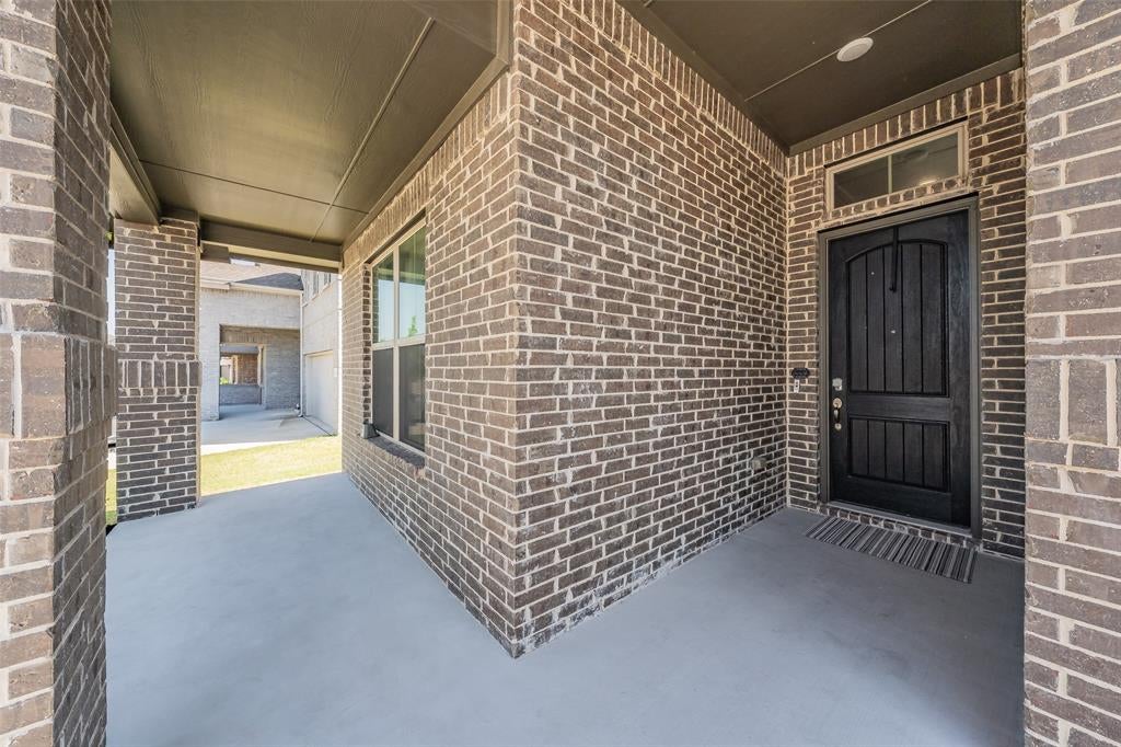918 Hawthorn Lane