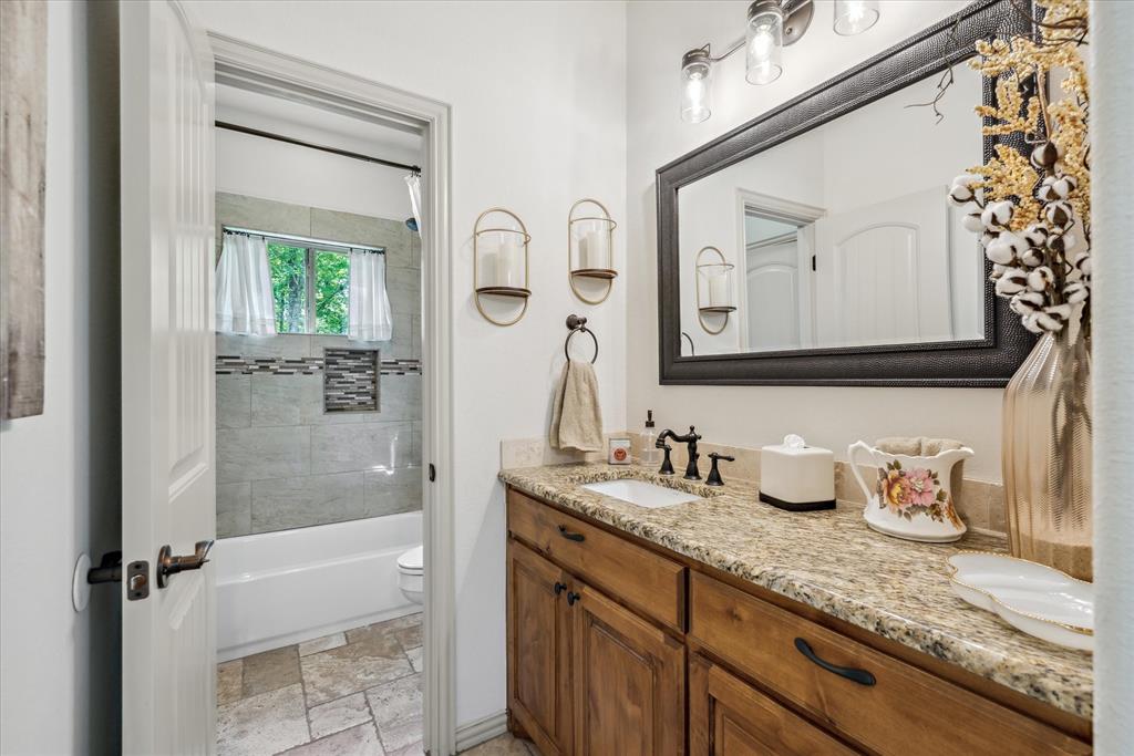 Quinlan, Texas, 75474, United States, 3 Bedrooms Bedrooms, ,3 BathroomsBathrooms,Residential,Active,2015853