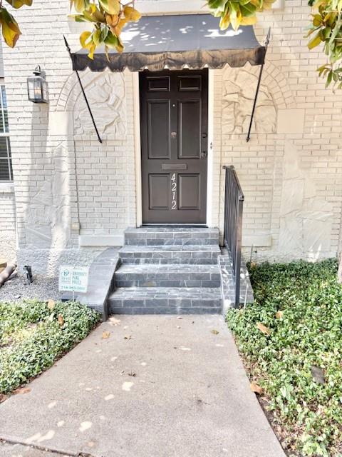 4212 University Boulevard